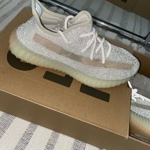 Yeezy 350 Lundmark statics